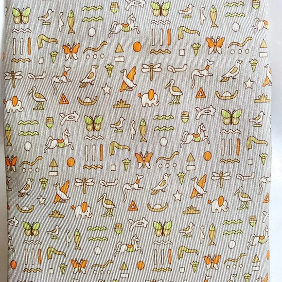 Salvatore Ferragamo Silk Beige  Egyptian Hieroglyphics Men's Necktie - Picture 5 of 9